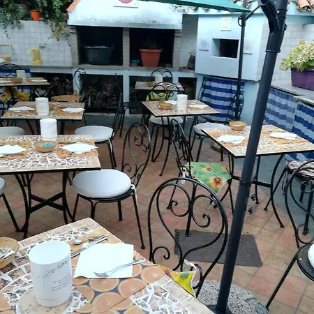 Affitta Casa Delle Rose ゲストハウス Villanova Monteleone